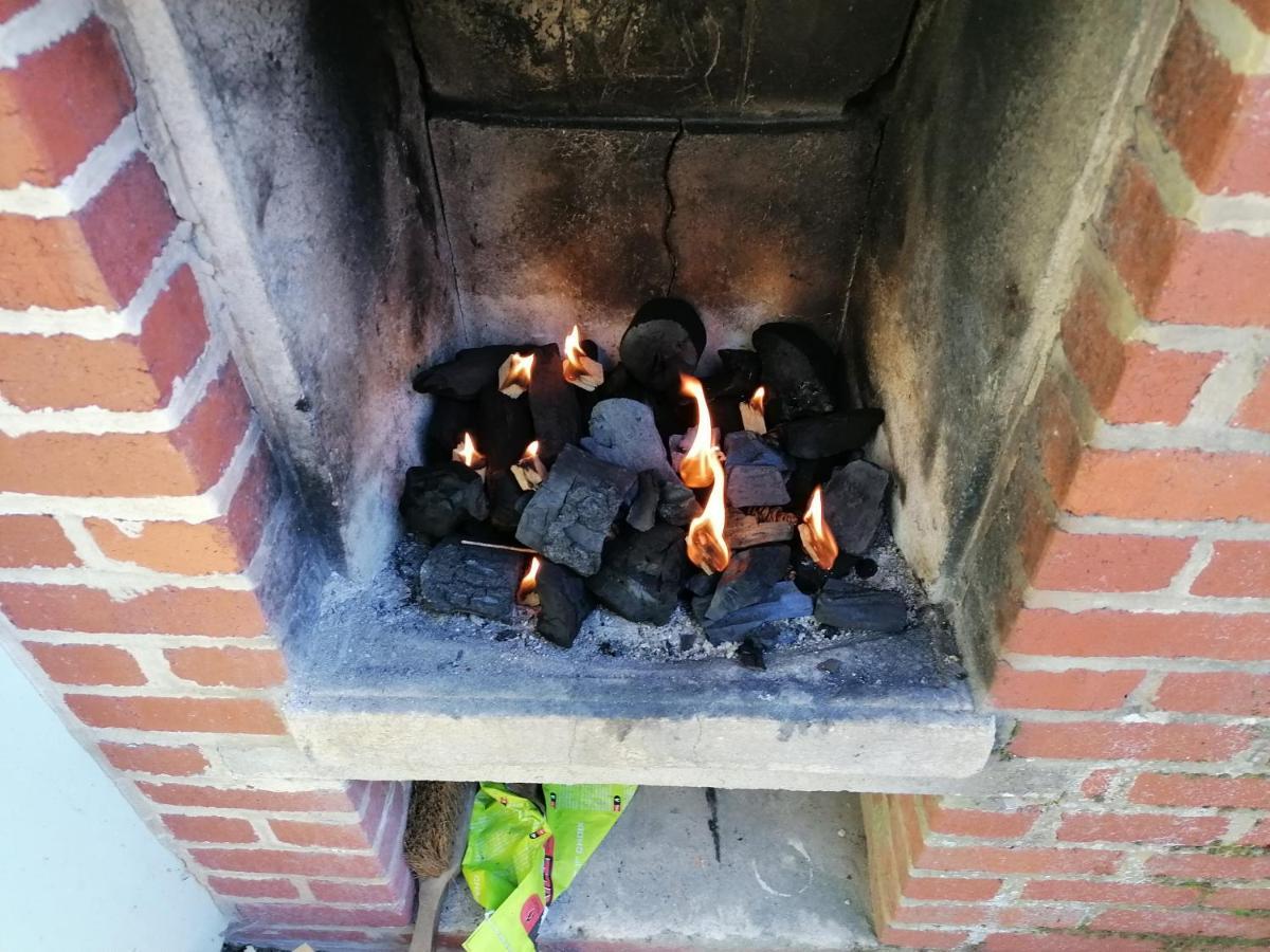 Au Repos De Zoe Villa Waulsort Buitenkant foto